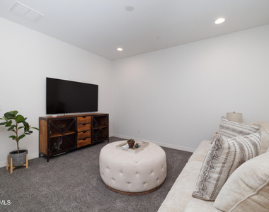 7349 E Vista Bonita Drive - Photo Thumbnail 11