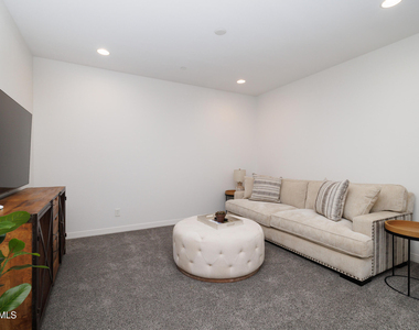 7349 E Vista Bonita Drive - Photo Thumbnail 12