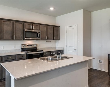 728 Glover Drive - Photo Thumbnail 4