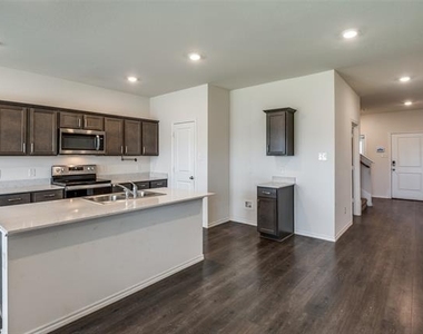 728 Glover Drive - Photo Thumbnail 1