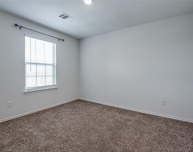 728 Glover Drive - Photo Thumbnail 8