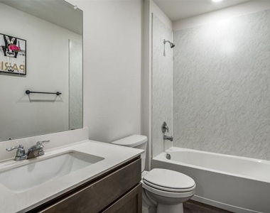728 Glover Drive - Photo Thumbnail 9