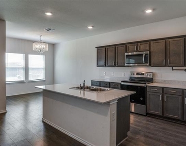 728 Glover Drive - Photo Thumbnail 3