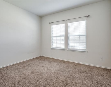 728 Glover Drive - Photo Thumbnail 11