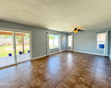 1249 W Kelly Lane - Photo Thumbnail 5