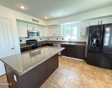 1249 W Kelly Lane - Photo Thumbnail 10