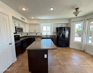1249 W Kelly Lane - Photo Thumbnail 9
