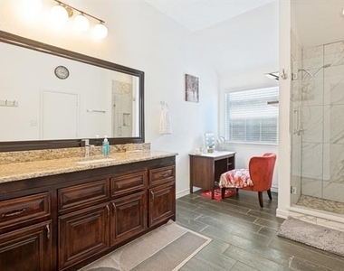 409 Creek Point Lane - Photo Thumbnail 7