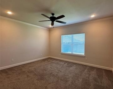 331 Sophia Lane - Photo Thumbnail 14