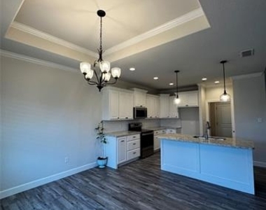 331 Sophia Lane - Photo Thumbnail 5