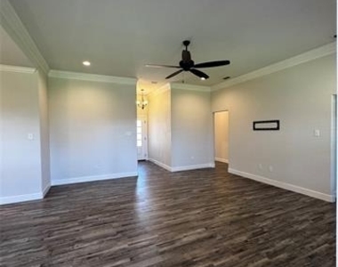 331 Sophia Lane - Photo Thumbnail 11