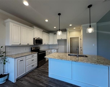 331 Sophia Lane - Photo Thumbnail 6