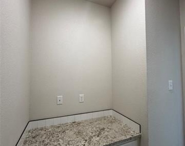 331 Sophia Lane - Photo Thumbnail 3