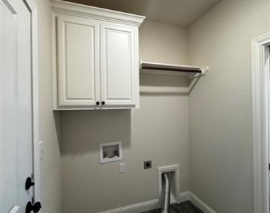 331 Sophia Lane - Photo Thumbnail 10