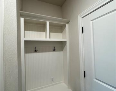 331 Sophia Lane - Photo Thumbnail 9