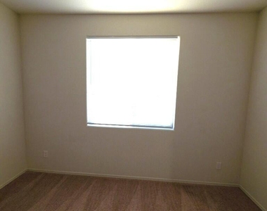 16416 W Cottontail Lane - Photo Thumbnail 9
