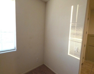 16416 W Cottontail Lane - Photo Thumbnail 11