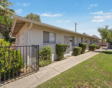 2209 S Granada Drive - Photo Thumbnail 3