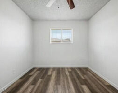 2209 S Granada Drive - Photo Thumbnail 8