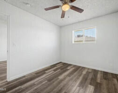 2209 S Granada Drive - Photo Thumbnail 9