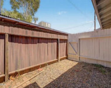 2209 S Granada Drive - Photo Thumbnail 12
