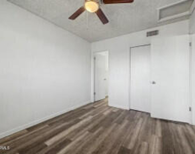 2209 S Granada Drive - Photo Thumbnail 6