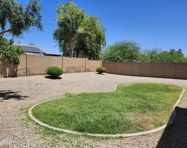 17938 W Port Royale Lane - Photo Thumbnail 20