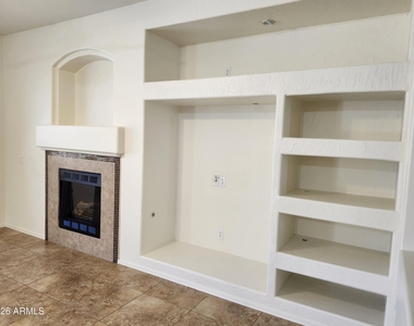 17938 W Port Royale Lane - Photo Thumbnail 8
