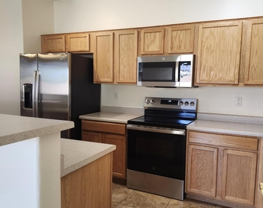 17938 W Port Royale Lane - Photo Thumbnail 5