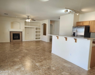 17938 W Port Royale Lane - Photo Thumbnail 7