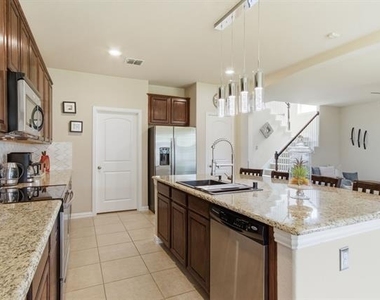10537 Matador Drive - Photo Thumbnail 16