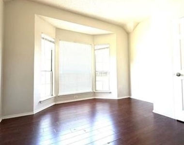 6912 Hickory Creek - Photo Thumbnail 3