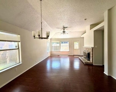 6912 Hickory Creek - Photo Thumbnail 5