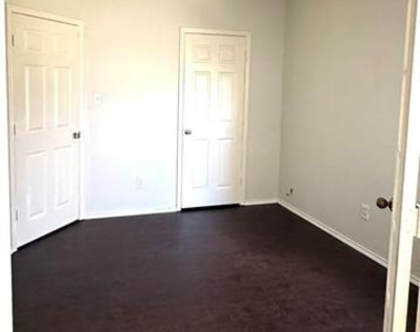 6912 Hickory Creek - Photo Thumbnail 4