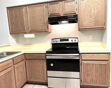6912 Hickory Creek - Photo Thumbnail 7
