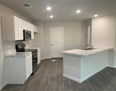 7336 Tin Star Drive - Photo Thumbnail 4