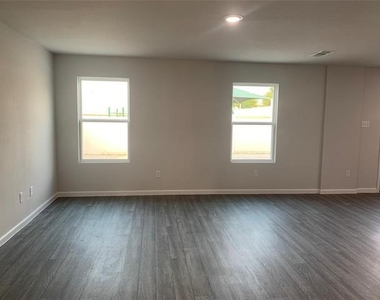 7336 Tin Star Drive - Photo Thumbnail 2