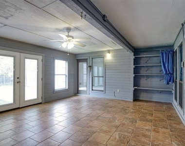 3809 Graphic Place - Photo Thumbnail 16