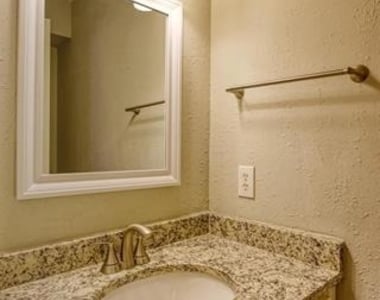 3809 Graphic Place - Photo Thumbnail 12
