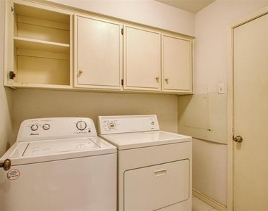 3809 Graphic Place - Photo Thumbnail 11