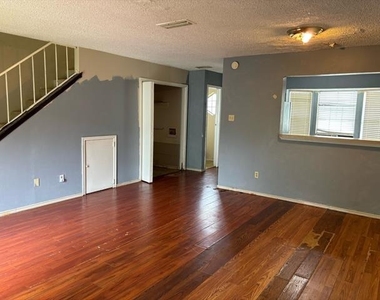 1366 Old Jamestown Court N - Photo Thumbnail 3