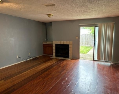 1366 Old Jamestown Court N - Photo Thumbnail 6