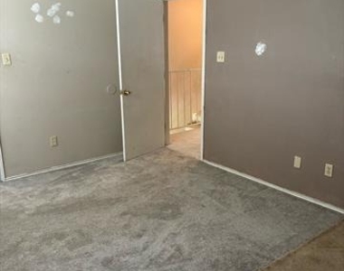 1366 Old Jamestown Court N - Photo Thumbnail 7