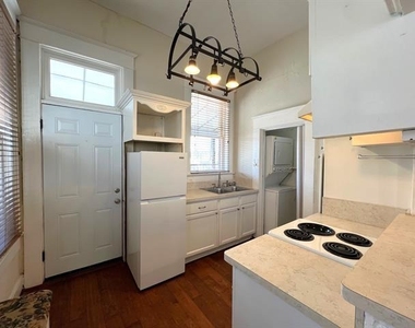 109 Nw 20th Street - Photo Thumbnail 4