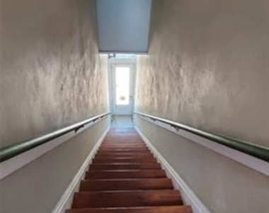 109 Nw 20th Street - Photo Thumbnail 3
