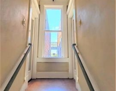 109 Nw 20th Street - Photo Thumbnail 2
