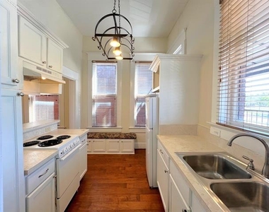 109 Nw 20th Street - Photo Thumbnail 5