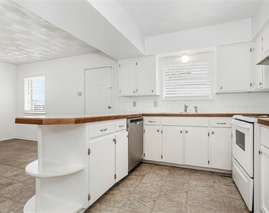 11050 Wyatt Street - Photo Thumbnail 10