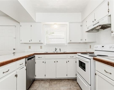 11050 Wyatt Street - Photo Thumbnail 9
