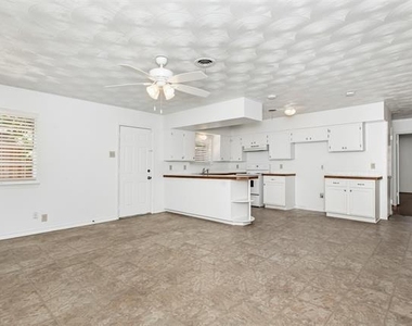 11050 Wyatt Street - Photo Thumbnail 5